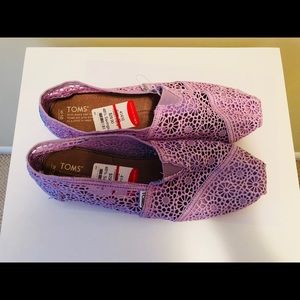 NEVER WORN Lilac Toms
